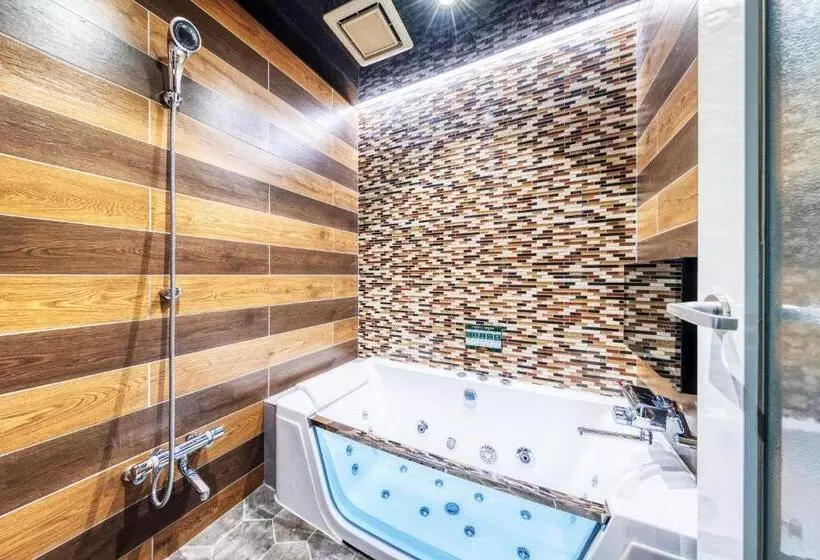 Hotelli Artia Dinosaur Hirakata  Adult Only