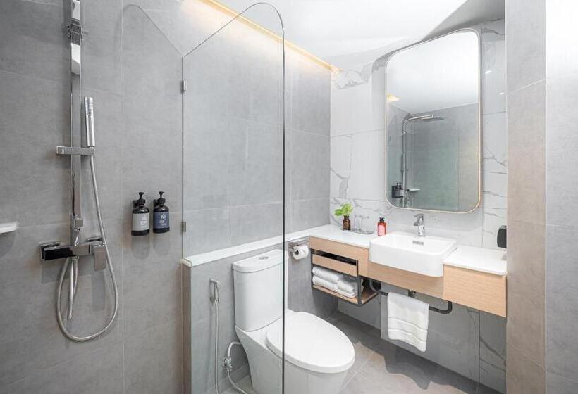 Lumen Bangkok Udomsuk Station