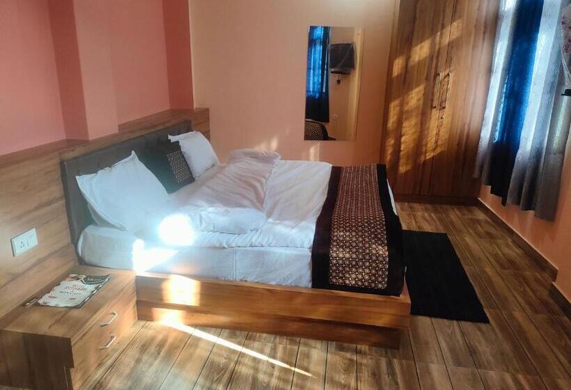 Hotelli Rishabh And Banquet Hall