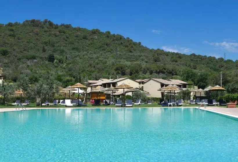 Isa Apartments 6 Beds, Ground Floor With Private Outdoor Area, In Residence With Swimming Pool