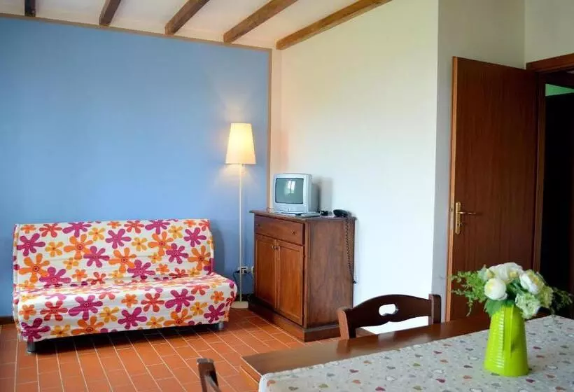 Isa Apartments 6 Beds, Ground Floor With Private Outdoor Area, In Residence With Swimming Pool