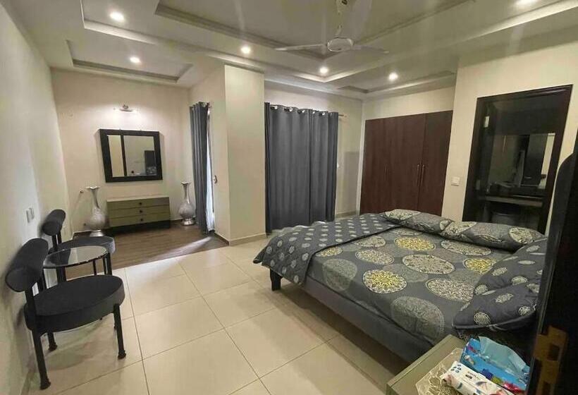 پانسیون Luxurious 2 Bedrooms In Voyage Executive Guesthouse