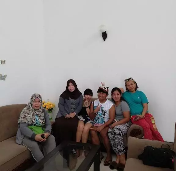 ベッドアンドブレックファースト Ahasna Family Villa