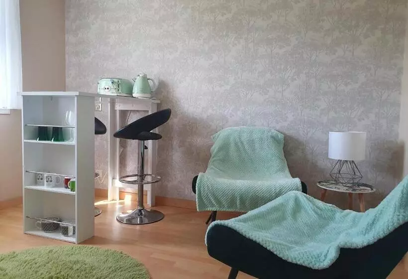 Aamiaismajoitus (B&B) Suite Climatisée Avec Entrée Privative Les Deux Glycines