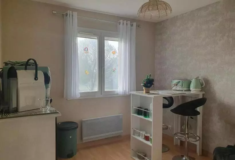 Aamiaismajoitus (B&B) Suite Climatisée Avec Entrée Privative Les Deux Glycines