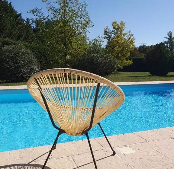 Aamiaismajoitus (B&B) Suite Climatisée Avec Entrée Privative Les Deux Glycines