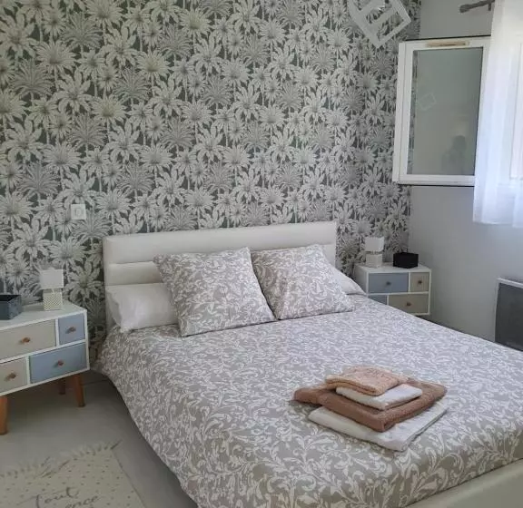 Aamiaismajoitus (B&B) Suite Climatisée Avec Entrée Privative Les Deux Glycines