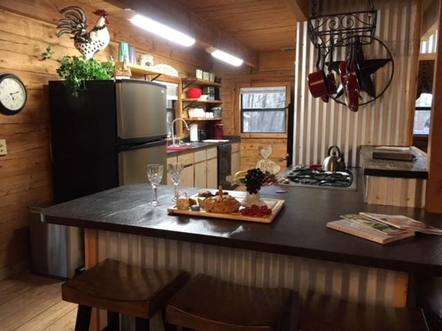 فندق Cora S Main Log Cabin