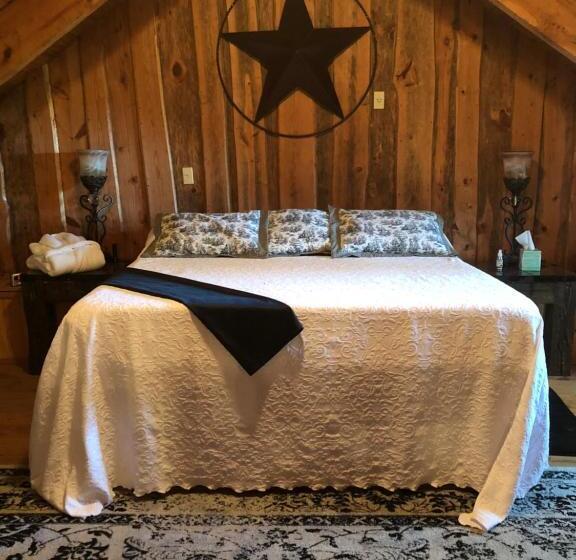 فندق Cora S Main Log Cabin