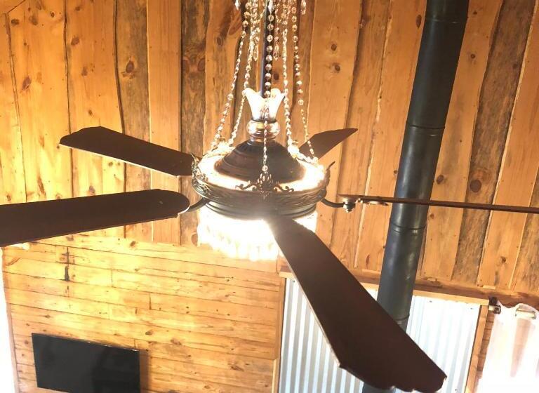 فندق Cora S Main Log Cabin