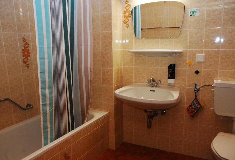 ホテル Familien Und Jugendgästehaus Schönfeld