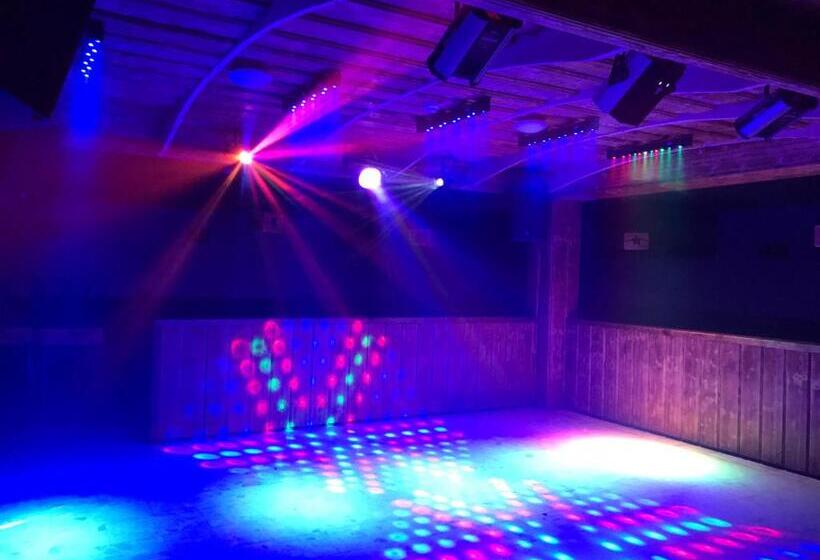 ホテル Familien Und Jugendgästehaus Schönfeld