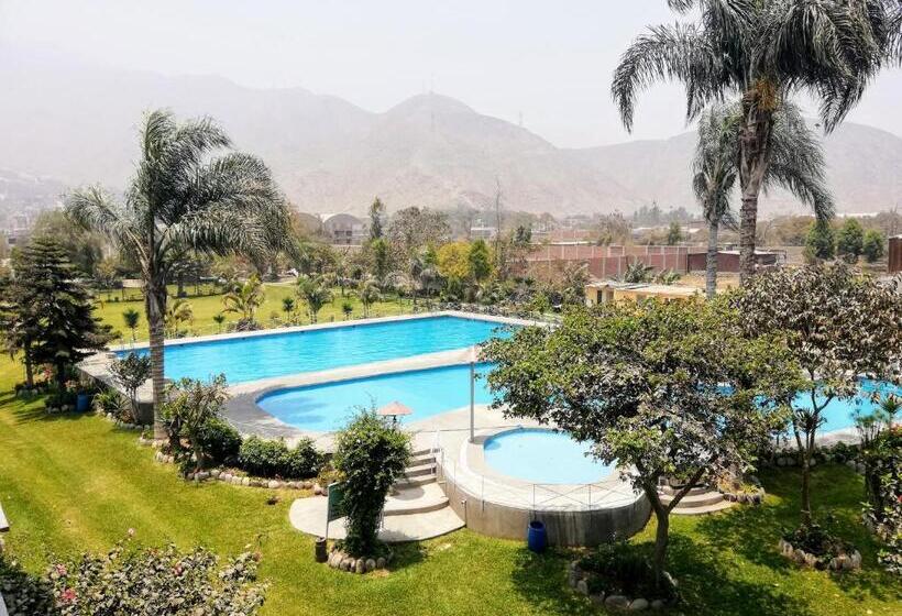 Отель Mi Pequeño Club