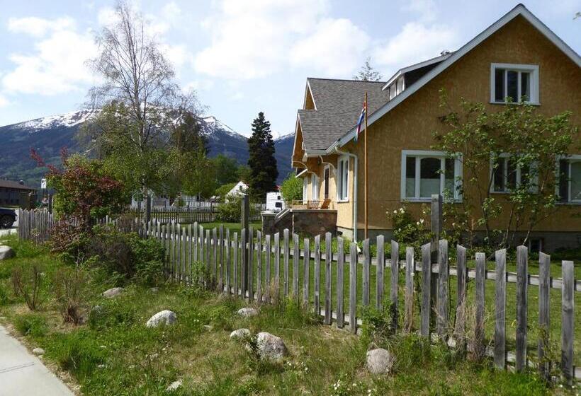 پانسیون Bear Rock Inn