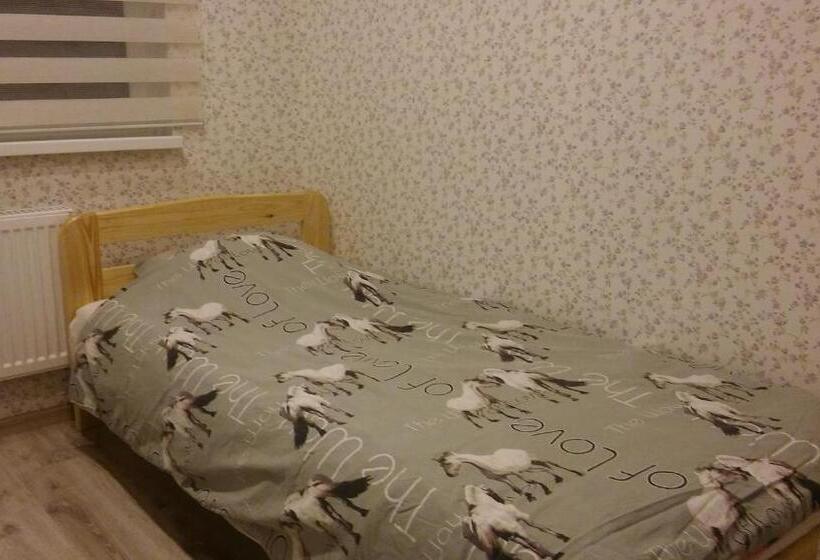 پانسیون Centra House