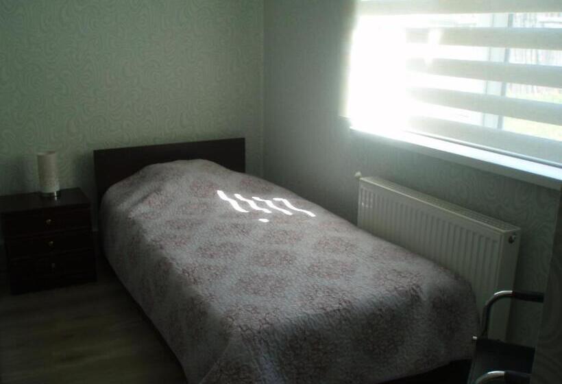 پانسیون Centra House