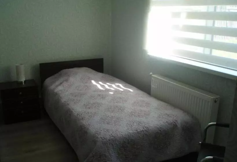 پانسیون Centra House
