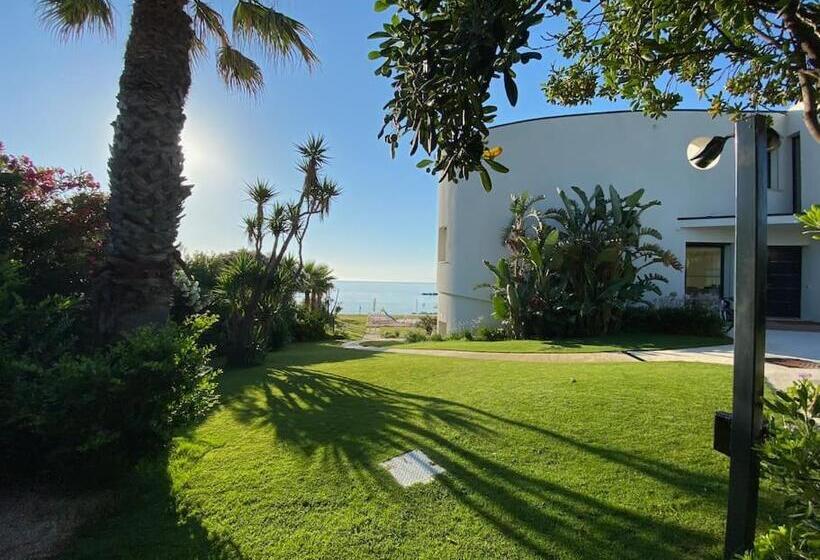 Пансион Fenandgi Luxury Hospitality At Its Finest !