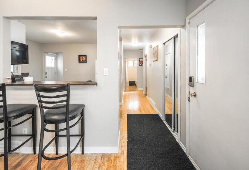 پانسیون V Home By Heritage Park And Glenmore Reservoir