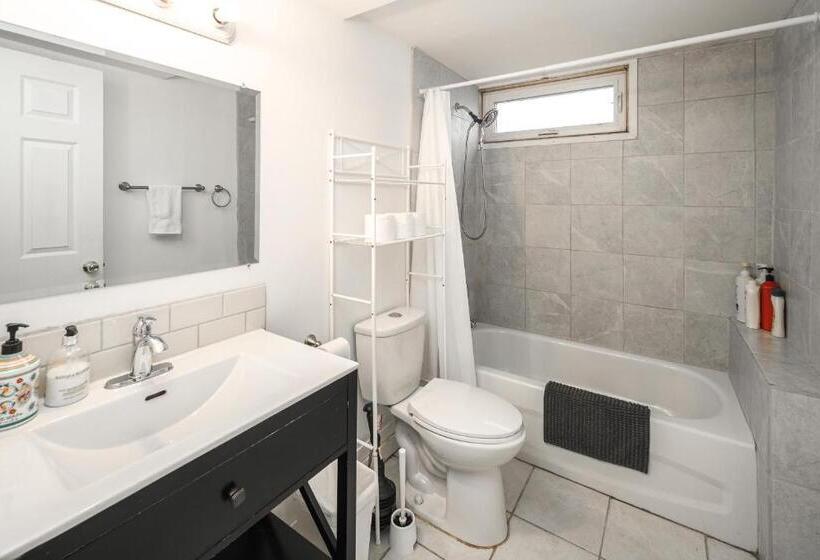 پانسیون V Home By Heritage Park And Glenmore Reservoir