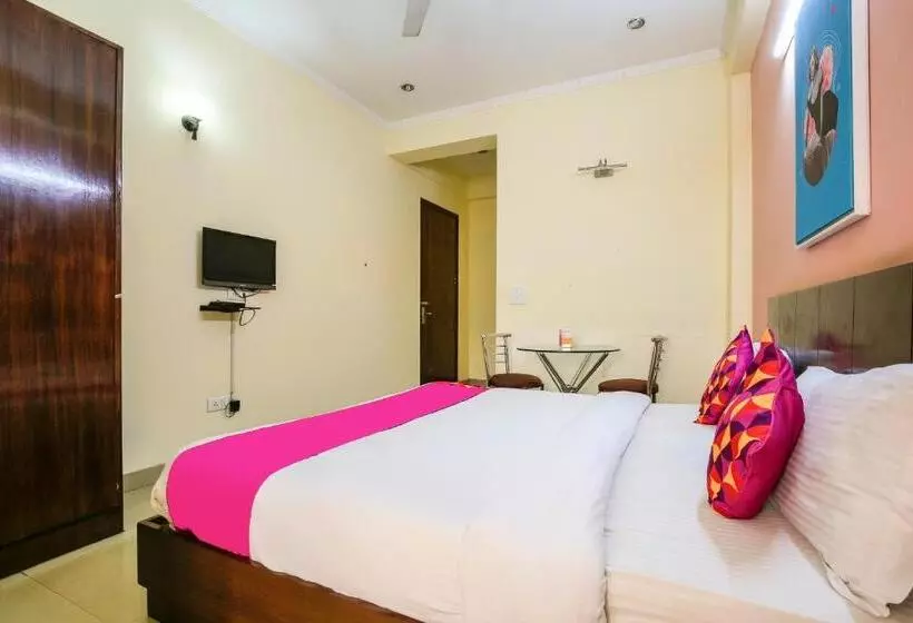 Collection O Hotel Royal Suits