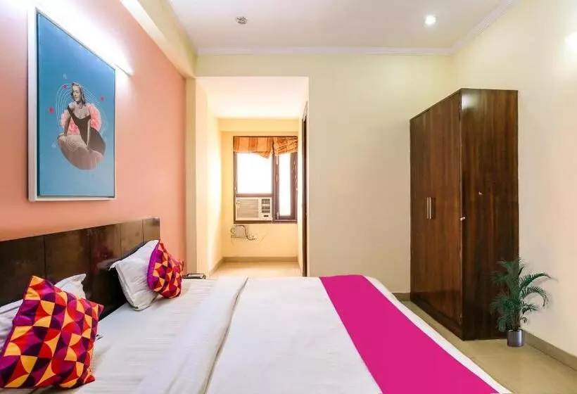 Collection O Hotel Royal Suits