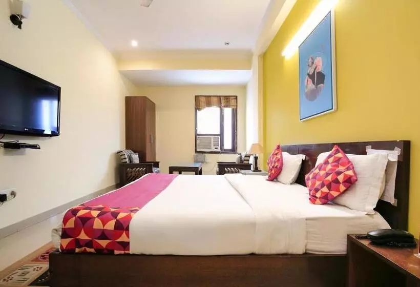 Collection O Hotel Royal Suits
