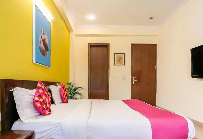 Collection O Hotel Royal Suits