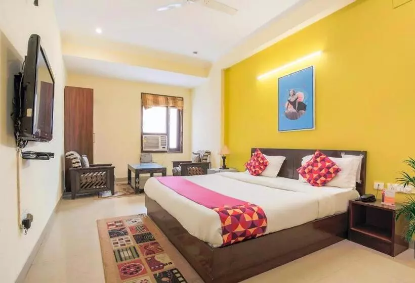 Collection O Hotel Royal Suits