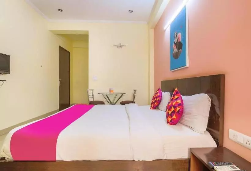 Collection O Hotel Royal Suits