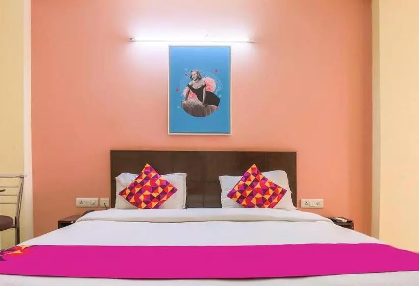 Collection O Hotel Royal Suits