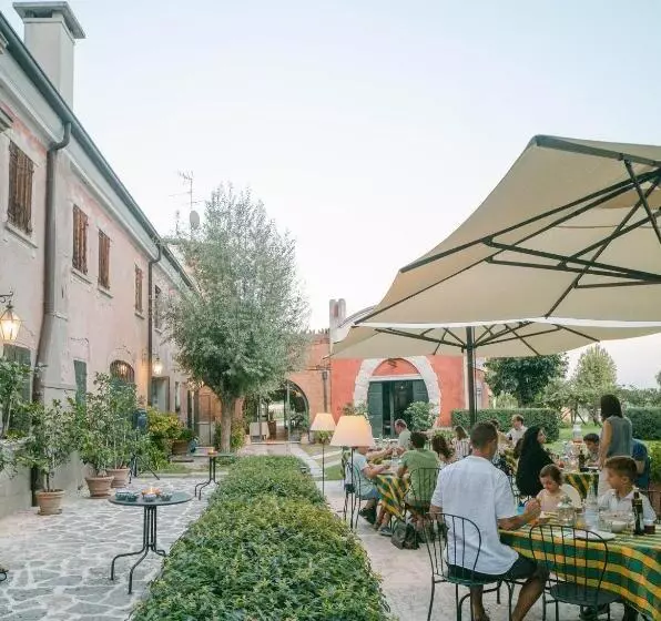 ホテル Agriturismo Tenuta La Pila