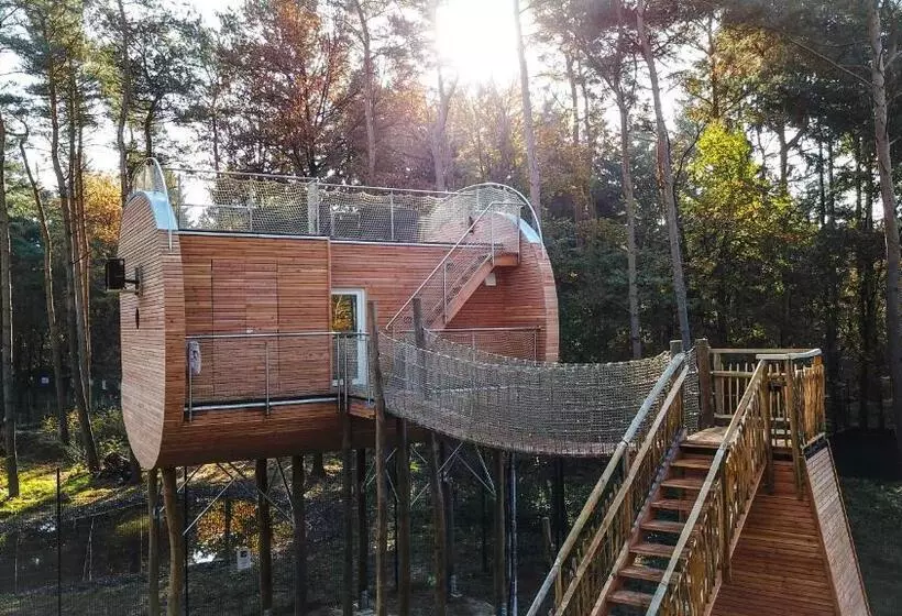 Hotelli Tree Inn   Das Baumhaus