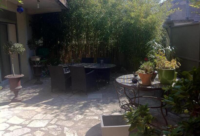 Пансион La Maison Bleue