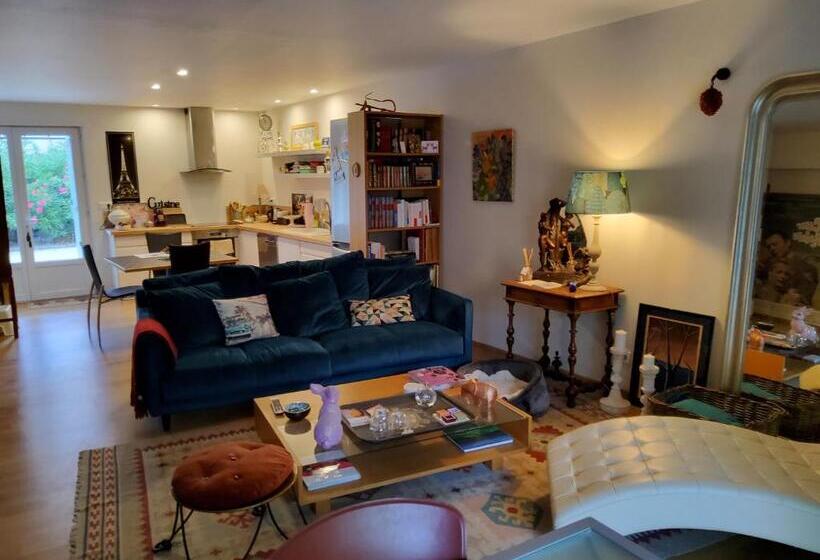 Пансион La Maison Bleue