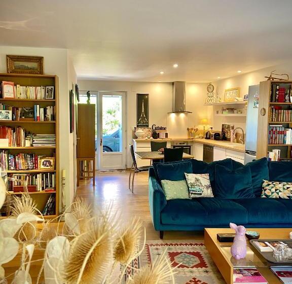 Пансион La Maison Bleue