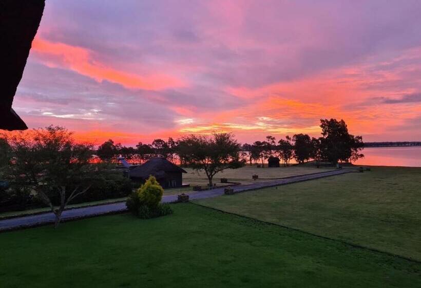 Общежитие Waterfront Cottage Stand 122