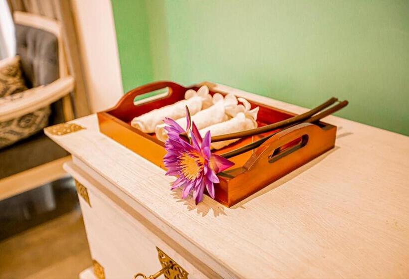 Emerald Bay Resort Mirissa