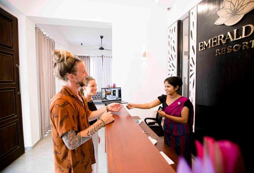 Emerald Bay Resort Mirissa