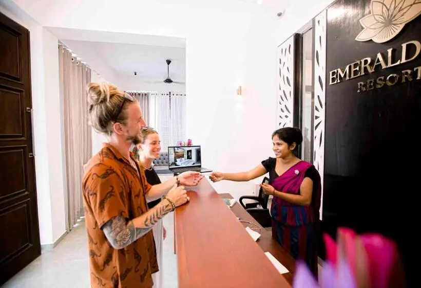 Emerald Bay Resort Mirissa