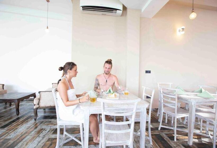 Emerald Bay Resort Mirissa