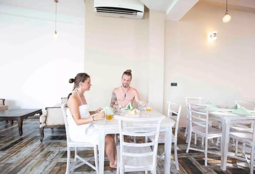 Emerald Bay Resort Mirissa