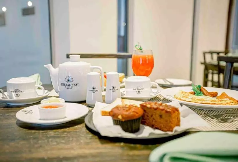 Emerald Bay Resort Mirissa