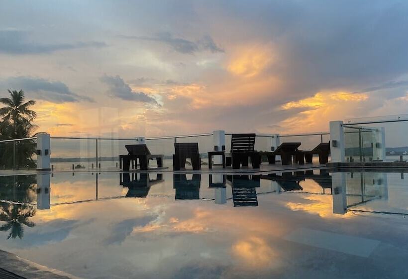 Emerald Bay Resort Mirissa