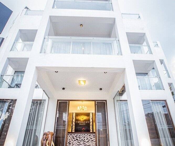 Emerald Bay Resort Mirissa