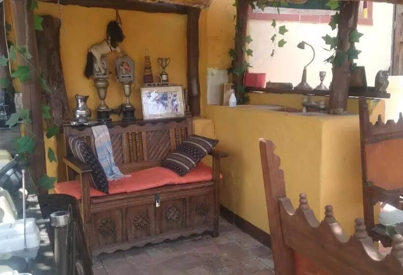 ホテル Casona Museo Alcantús