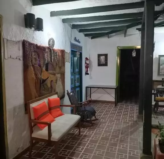 ホテル Casona Museo Alcantús