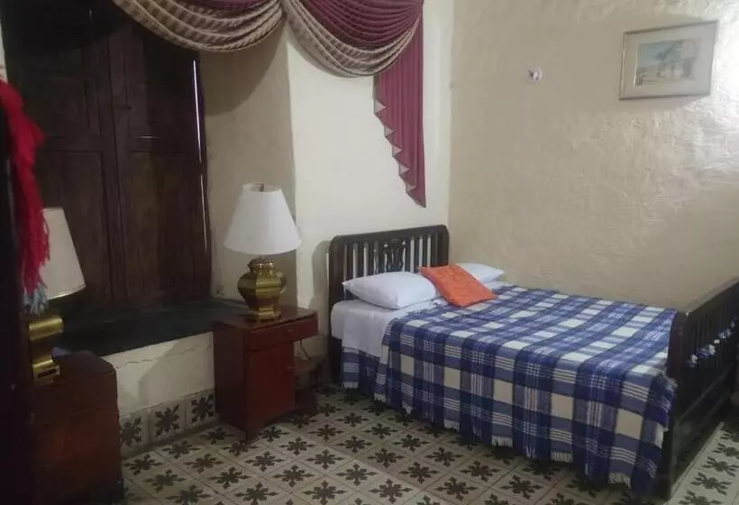 ホテル Casona Museo Alcantús
