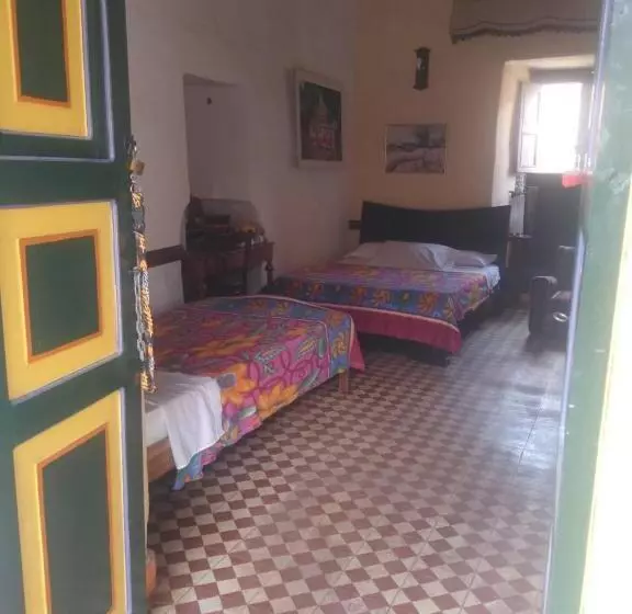 ホテル Casona Museo Alcantús