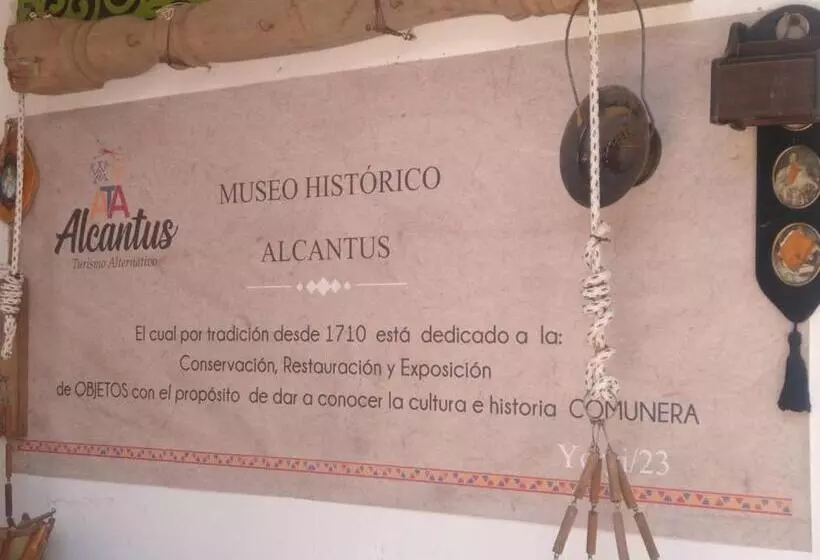 ホテル Casona Museo Alcantús